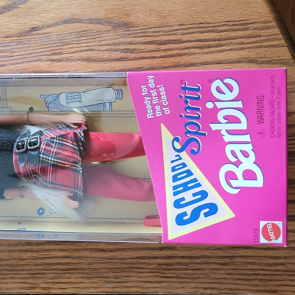 Mattel Special Edition School Spirit Barbie - Picture 3 of 4